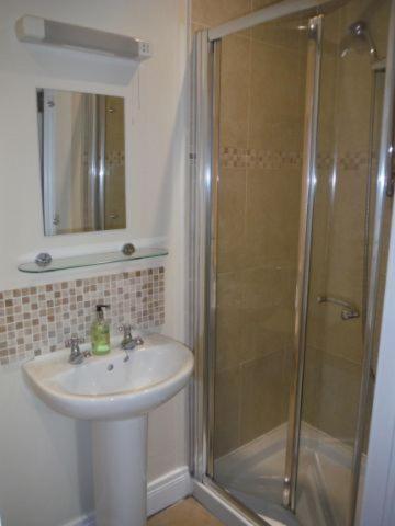 Apartment 46 West Avenue *