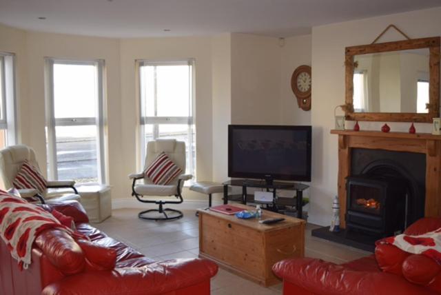Apartment 46 West Avenue *